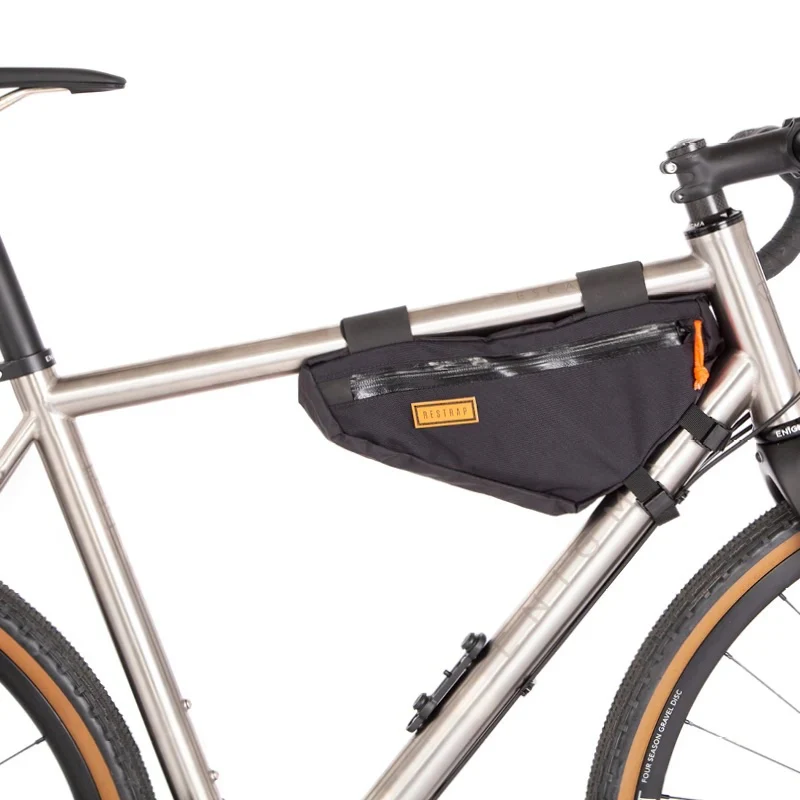 Sacoche de cadre vélo - Restrap Frame Bag - Tout pour Créer des Expériences Mémorables en Extérieur Sacoche de cadre vélo smartphone 2x1L, ACTV 100 noire - Decathlon