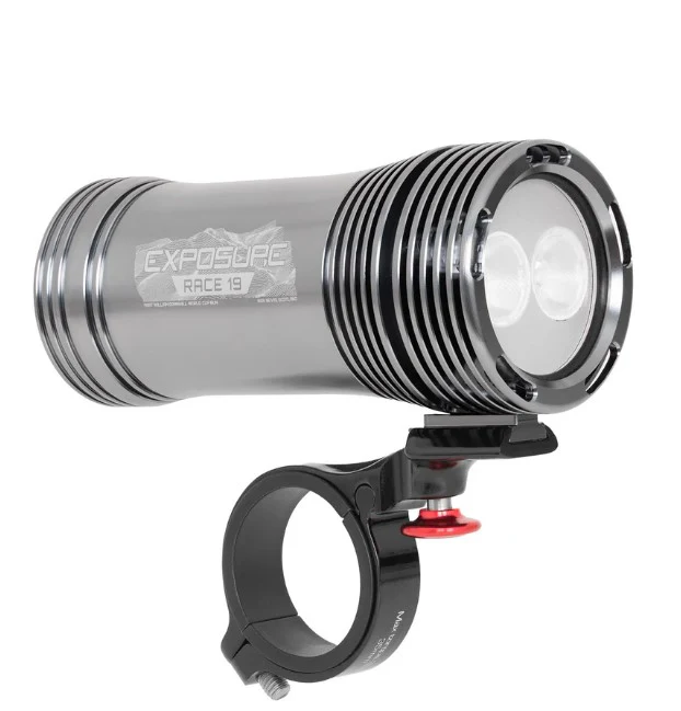 Eclairage avant Exposure Lights Race 19 USB-C - Des Équipements Pensés pour Profiter de Chaque Instant Dehors - {'count': 1, 'name': 'Digitec'}