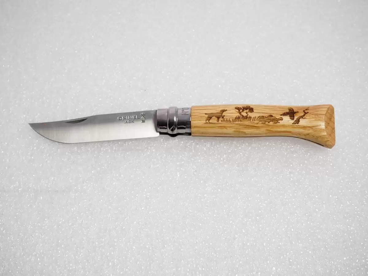 Opinel N°08 inox chêne gravé série animalia.(chien) - Organisation de la maison avec des solutions de rangement Opinel n°8 and case | Maison Empereur