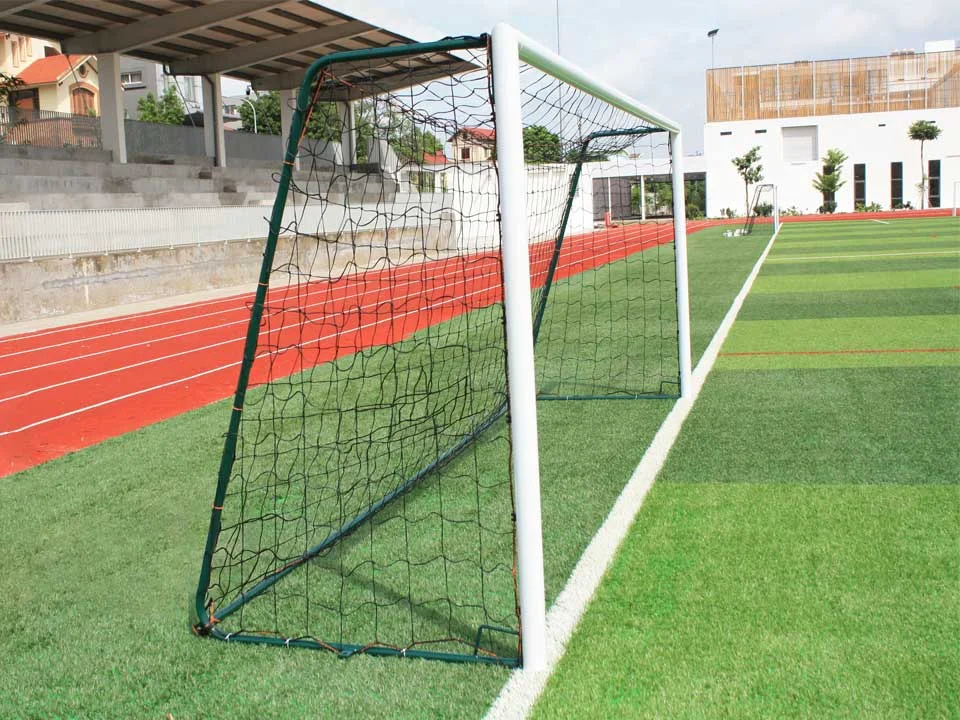 But de football à 8 sur arceaux en aluminium ø90mm, avec crochets – Ancrage fourni Sporti - Matériel sport pas cher – Meilleur rapport qualité-prix
